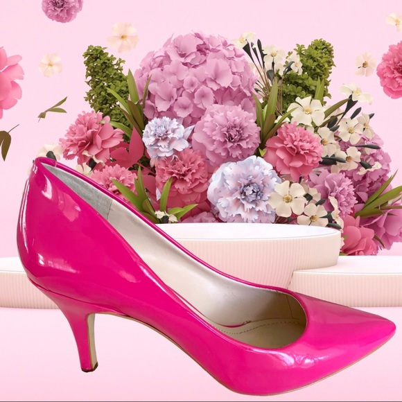 BCBG BARBIECORE HOT PINK HEELS. WOMEN’S SIZE 6.5 - Picture 2 of 5